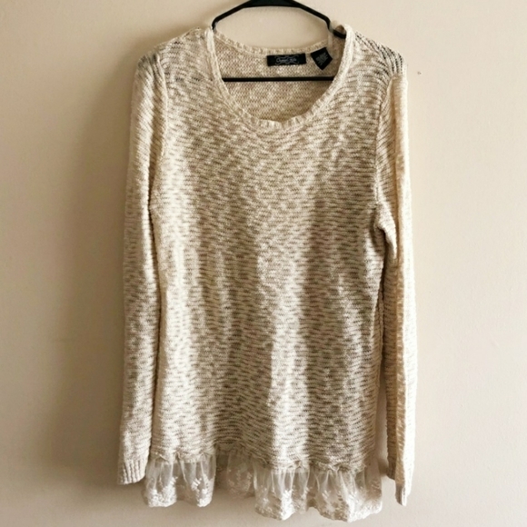 👚 Crystal-Kobe Cream Lace Trim Pullover Sweater - Picture 2 of 7
